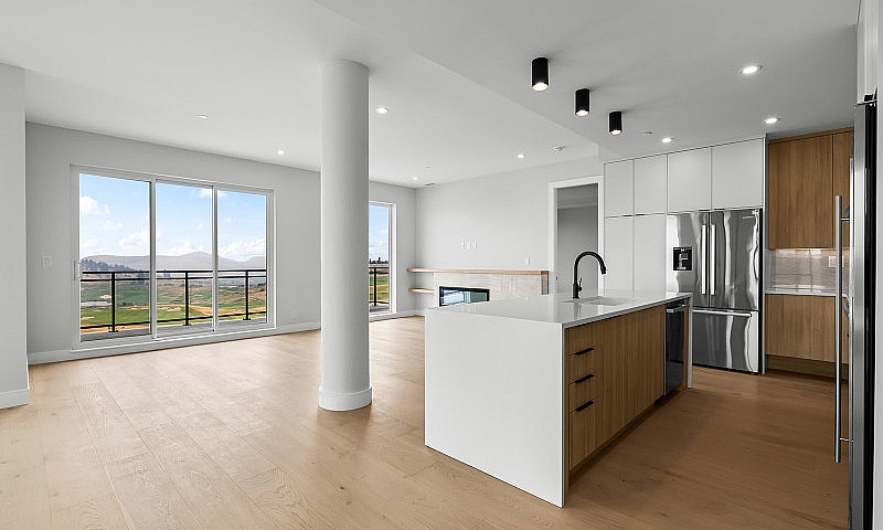 Vista Penthouse & Su...