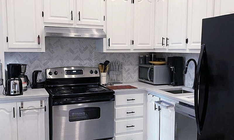 Ideal Location 2 Bed...