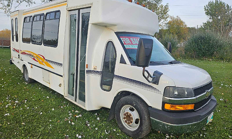 2009 Chevy Express 4...