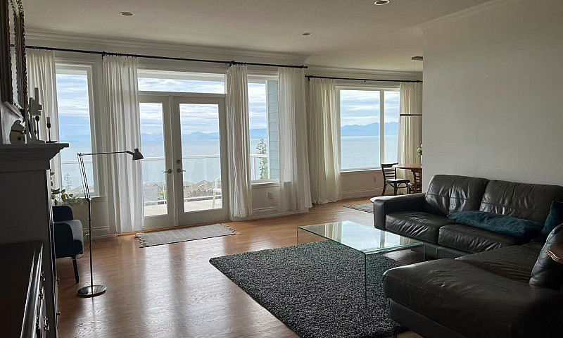 Stunning 3-Bedroom P...
