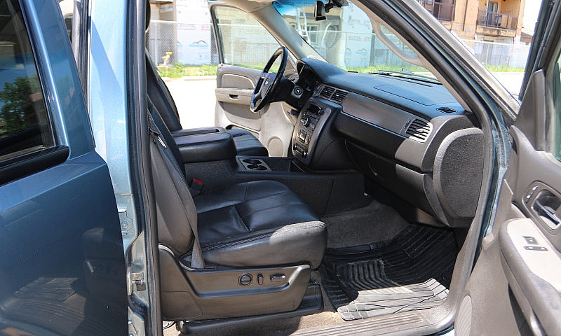 2009 Chevy Avalanche...
