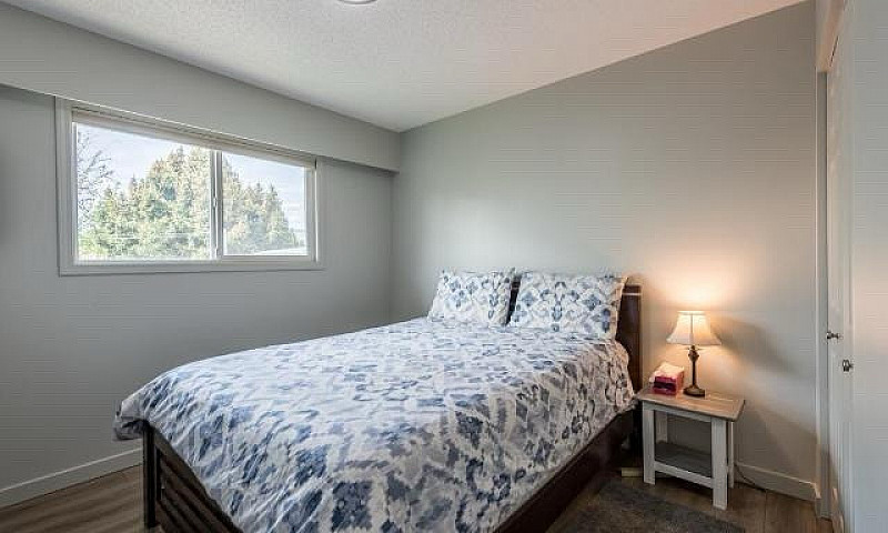 2 Bedroom Upper Of H...