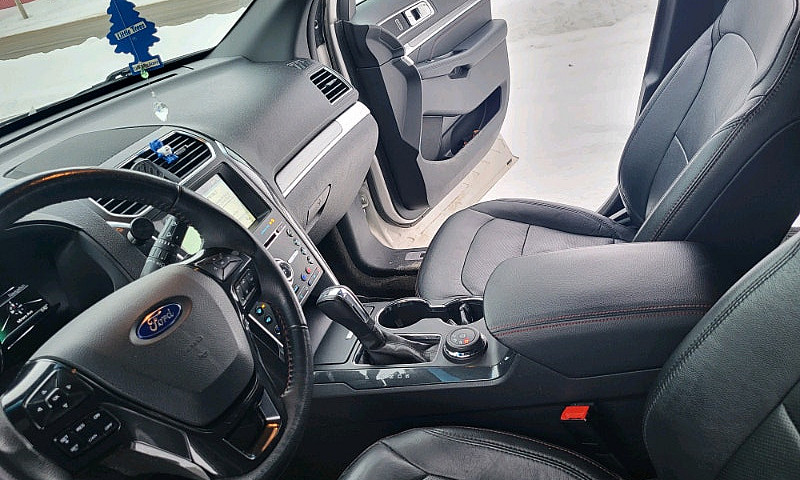 2017 Ford Explorer S...