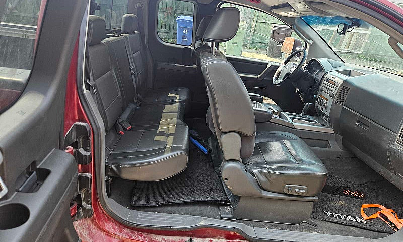 2006 Nissan Titan V8...
