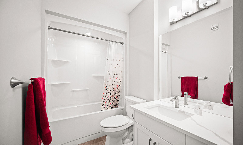 Stunning 2-Bed, 2-Ba...