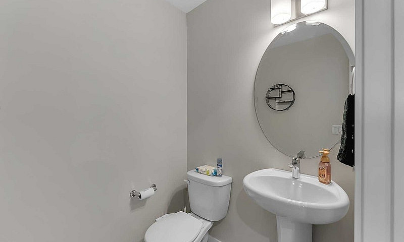 Modern 3-Bedroom Tow...