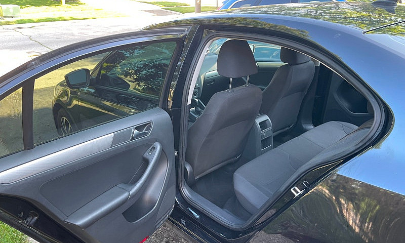 2017 Volkswagen Jett...