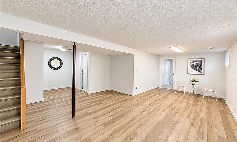 1535 Laura Avenue...