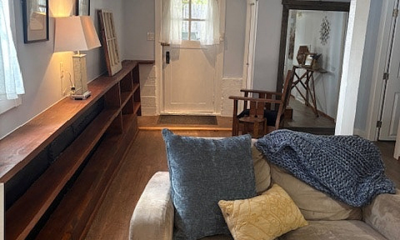 Furnished 1Br/1Bth -...