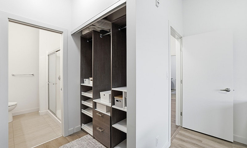 Penthouse Condo For ...