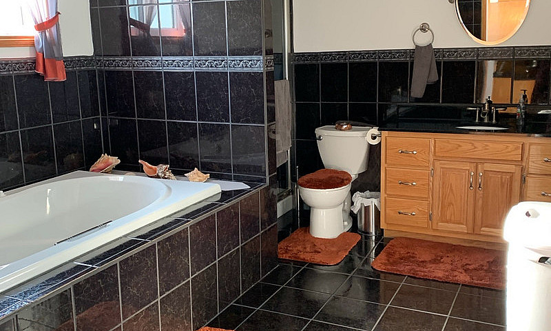  Acreage Home For Sa...
