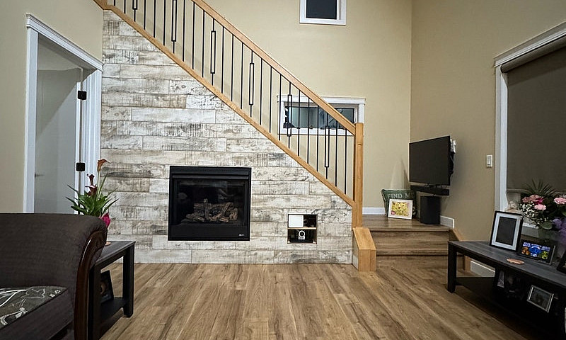 Lakefront 3 Bed 2 Ba...