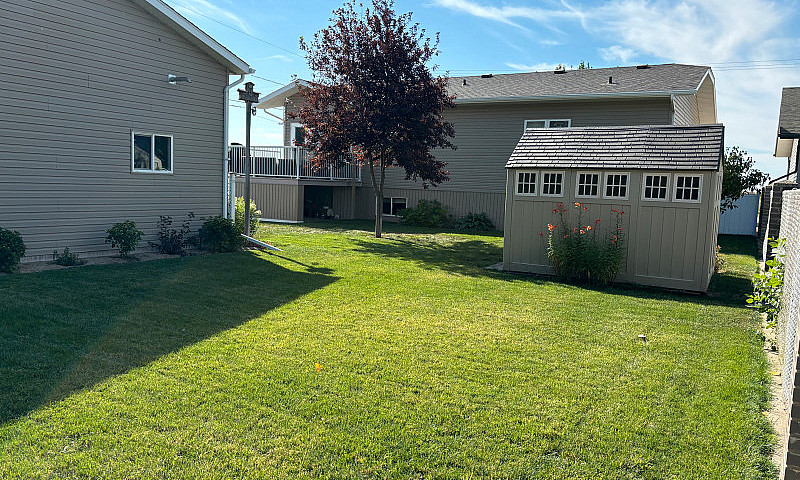 House For Sale In Bu...