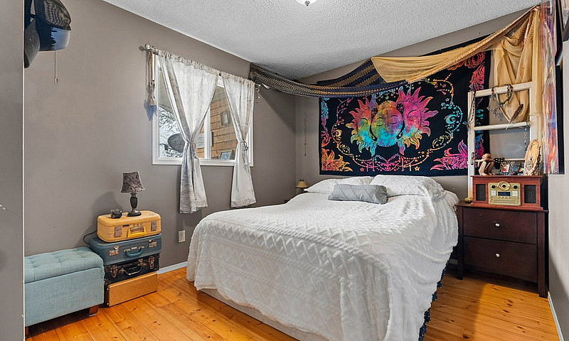 Lakeshore Retreat In...