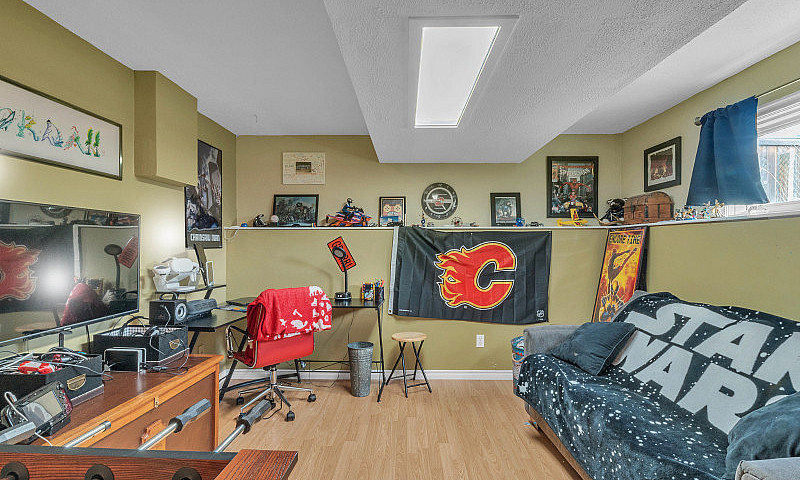 3 Beds 2  Bath, Deta...