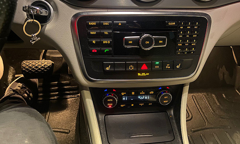 Mercedes Benz Cla 25...