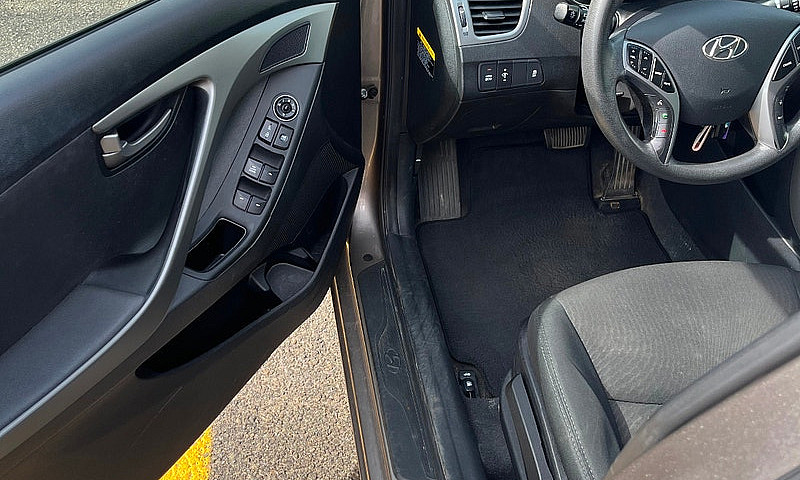 Hyundai Elantra Gl 2...
