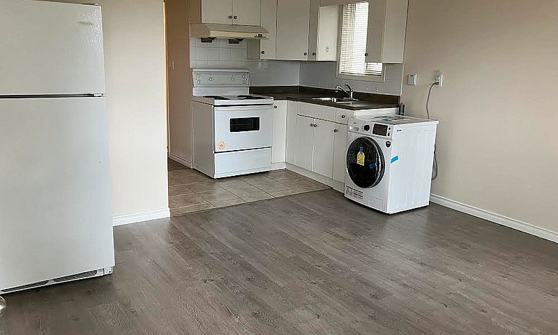 Bright 1 Bedroom Gar...