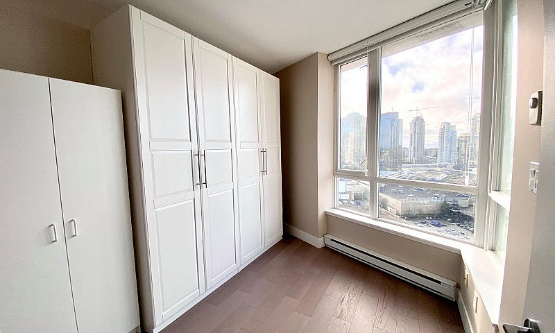 Metrotown 2 Bed + 2 ...