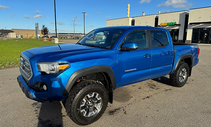 2017 Toyota Tacoma T...