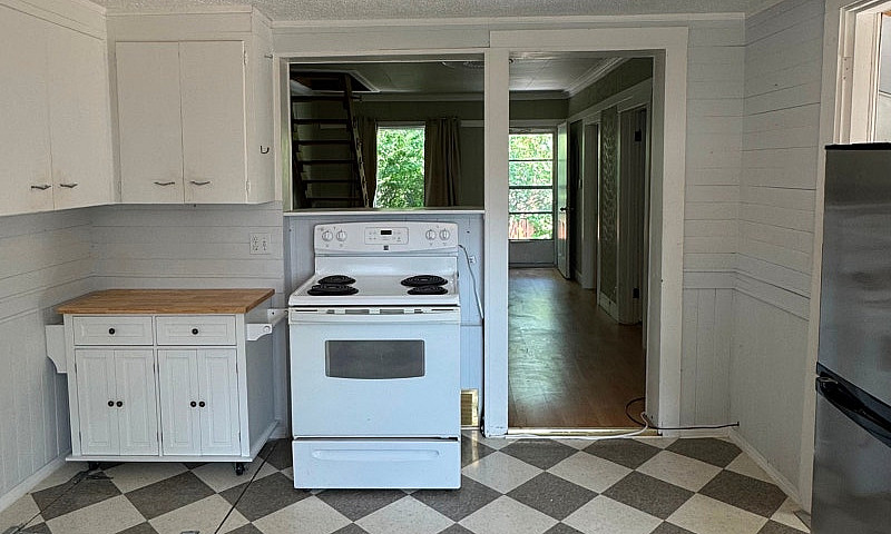 House For Sale - 114...
