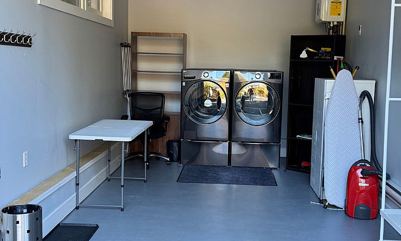 Modern Coach-House (...
