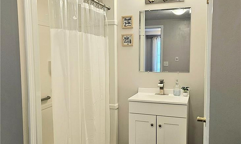 1 Bedroom Condo  Uni...