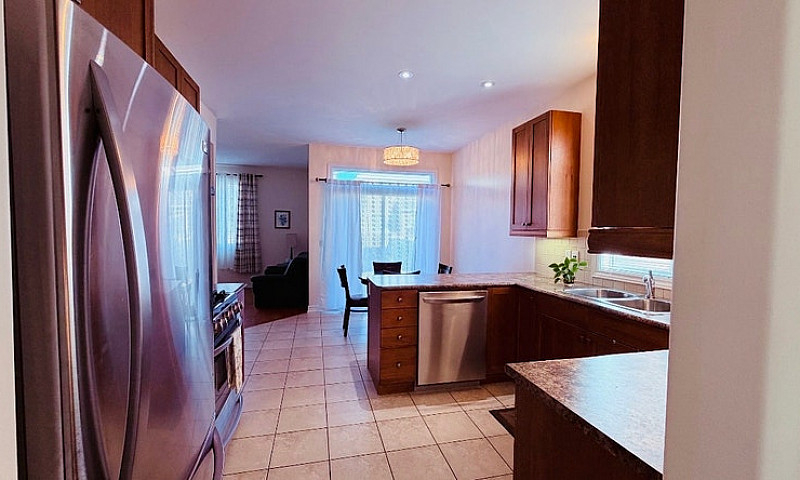 Spacious Furnished 3...