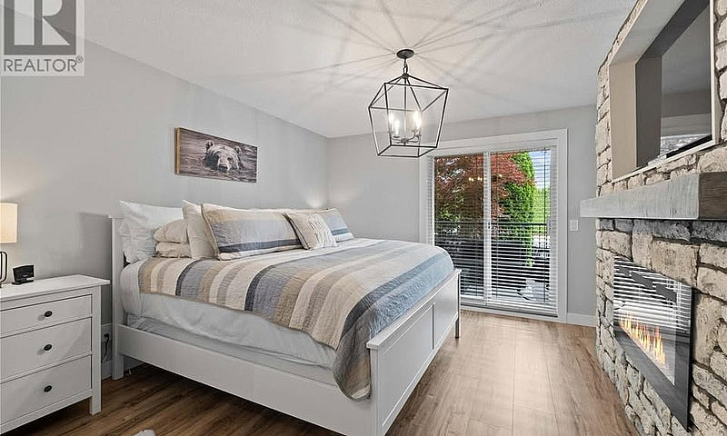 Luxury Furnished Wat...