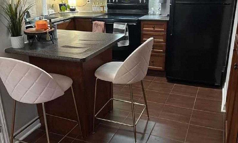 Rare Barrhaven 2 Bed...