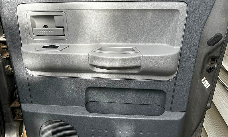 2005 Dodge Dakota...