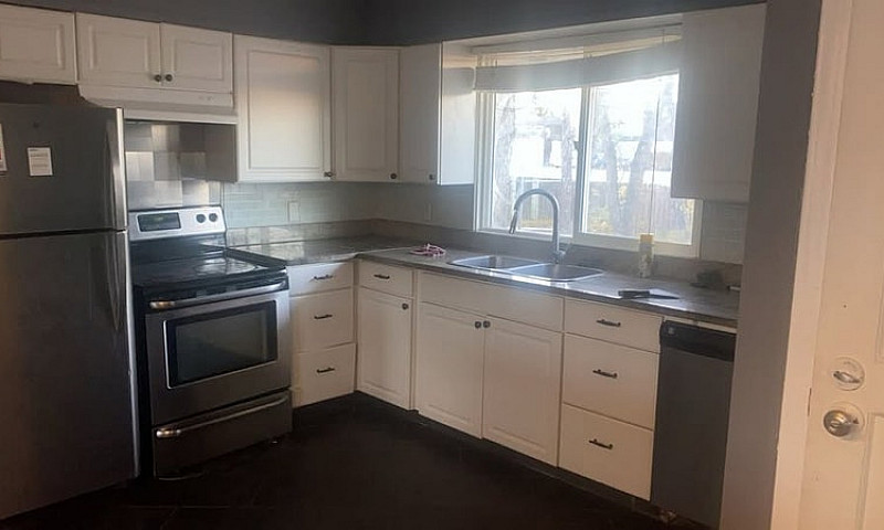 Renovated 8 Bedroom ...