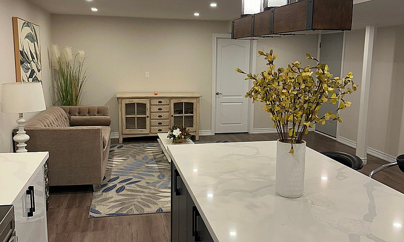 Luxury Modern One Be...