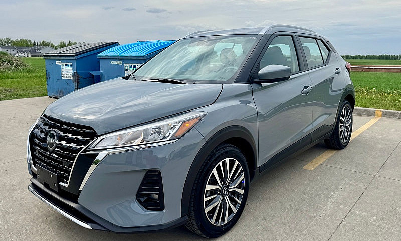 2025 Nissan Kicks Pl...