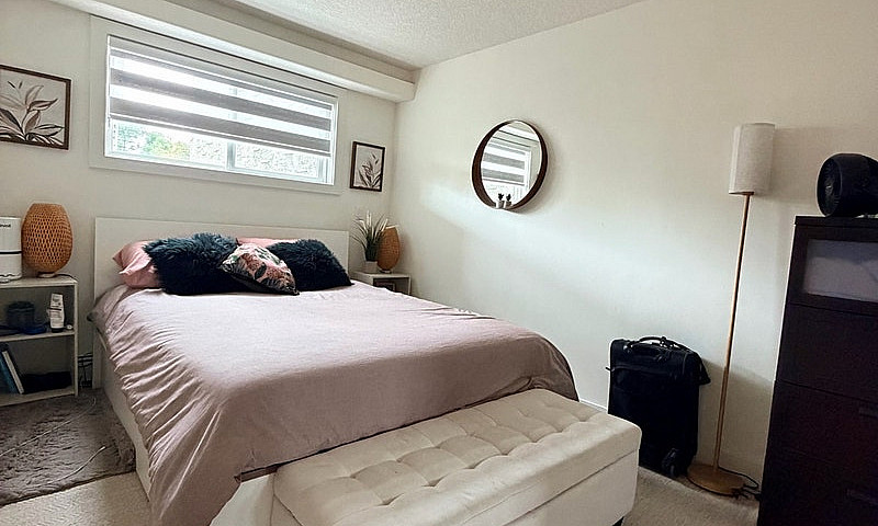 1 Bedroom - Crescent...