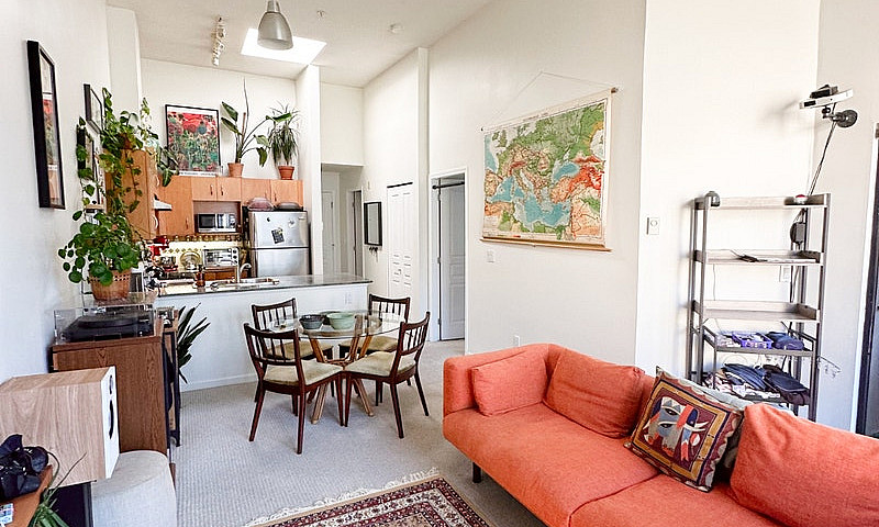 Bright & Spacious 1B...