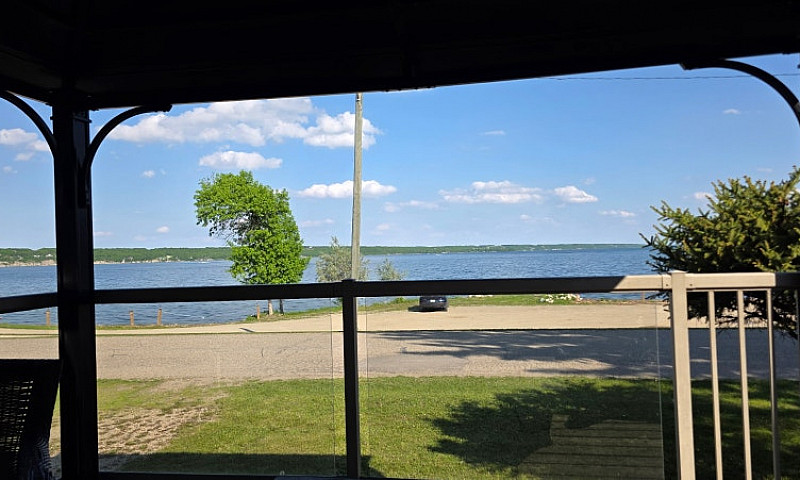 Lake Life At Its Bes...