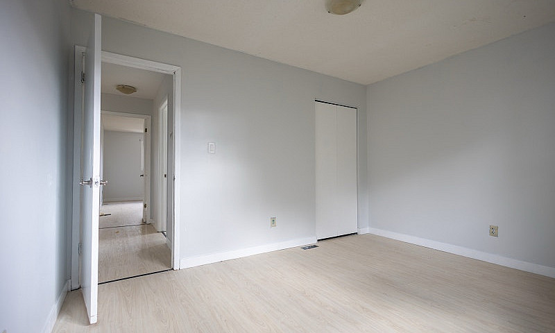 3 Bed 1 Bath Main Fl...