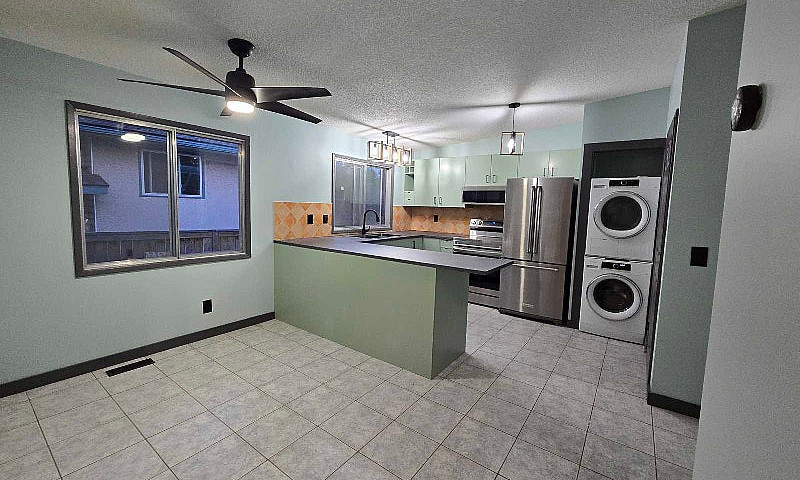 Bright, Spacious & C...