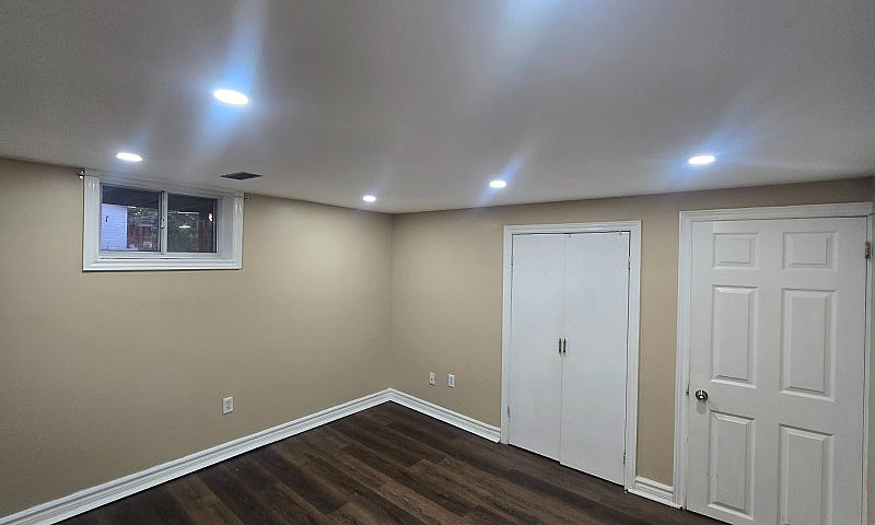 Freshly Renovated Ba...