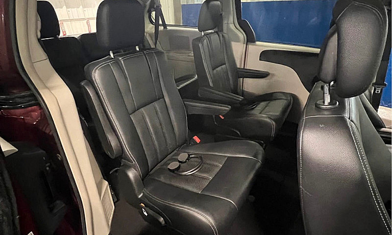  2017 Dodge Caravan...