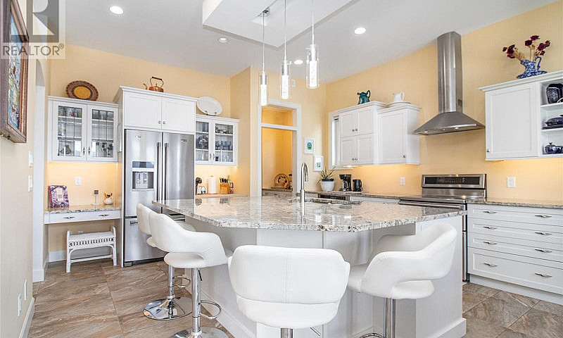 Lake Okanagan Luxury...