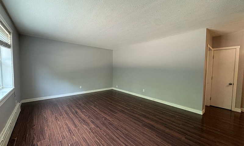 **1Bed 1Bath Condo A...