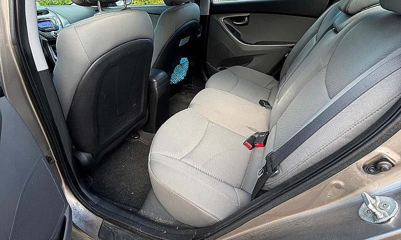 Hyundai Elantra 2013...