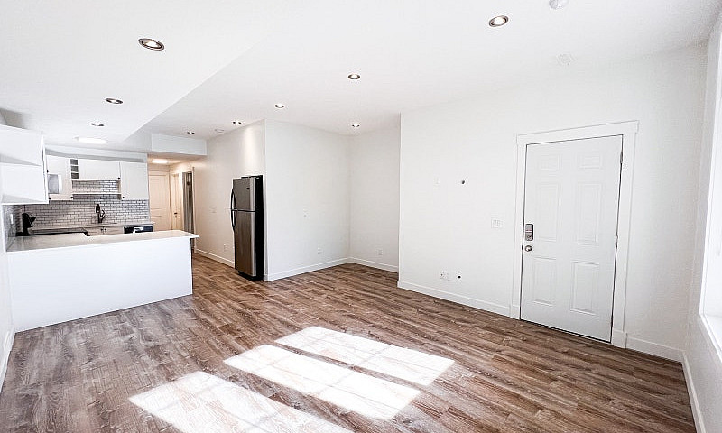 Bright 2-Bed Walkout...