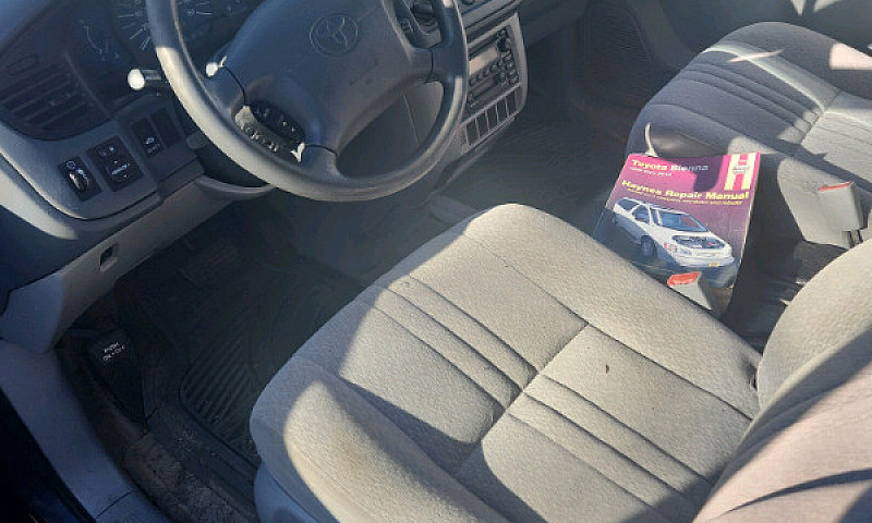 03 Toyota Sienna ...