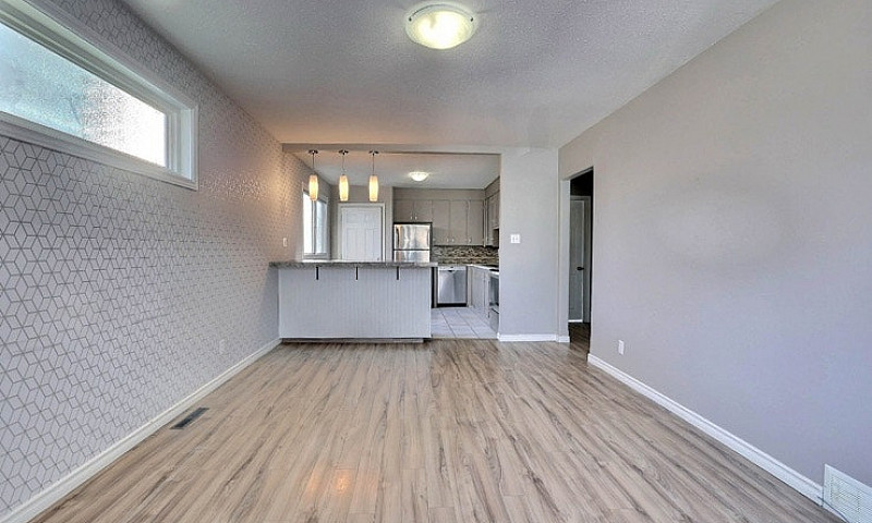 2 Bedroom Upper Leve...