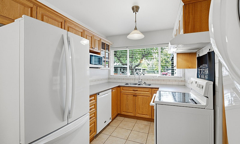 5-249 Kitchener Cres...