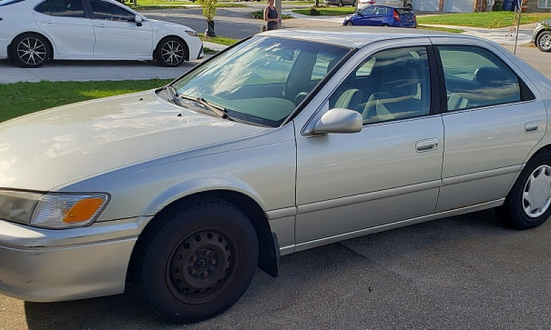 Toyota Camry Ce...