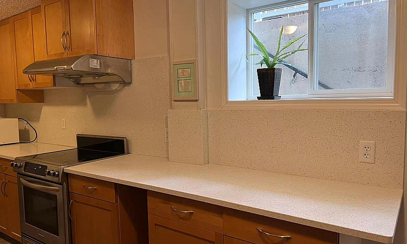 $800 Sw Calgary Prem...
